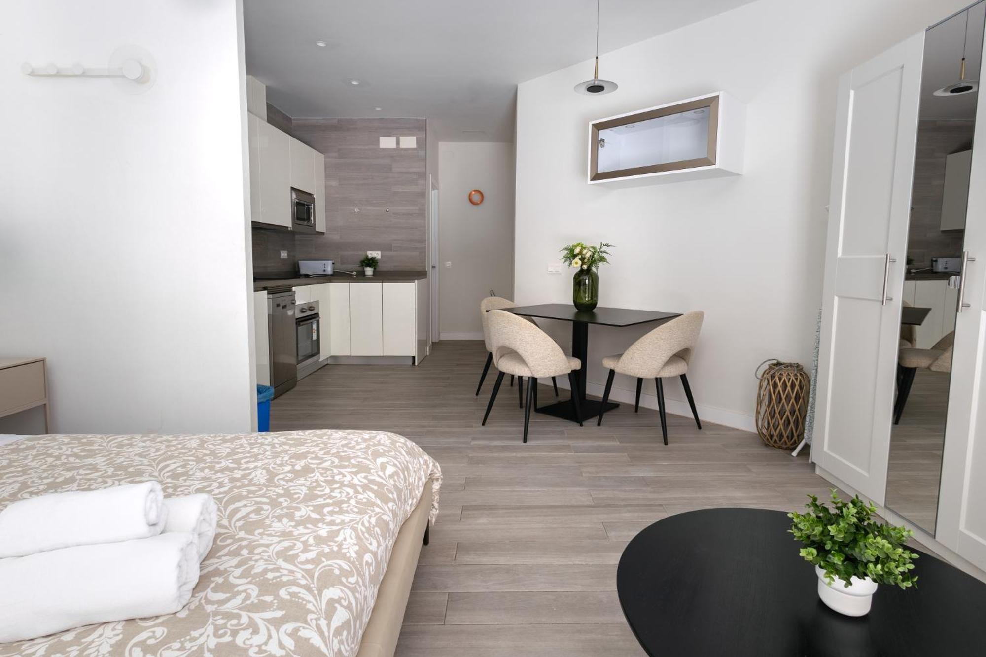 Premium Malagueta Suite Малага Екстериор снимка